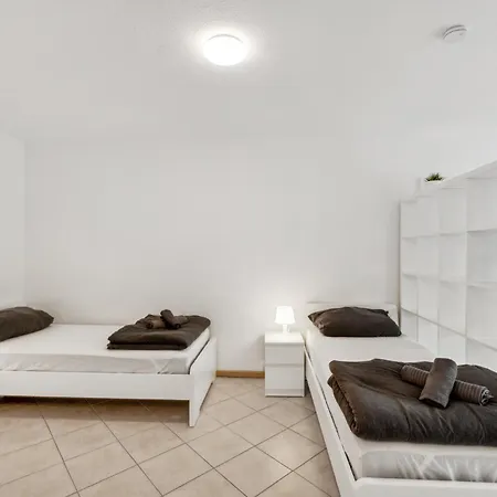 Monteur - Fuer Bis Zu 6 Personen In 65795 - Mtk06 * Hattersheim am Main