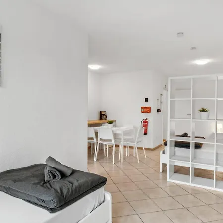 Monteur - Fuer Bis Zu 6 Personen In 65795 - Mtk06 *